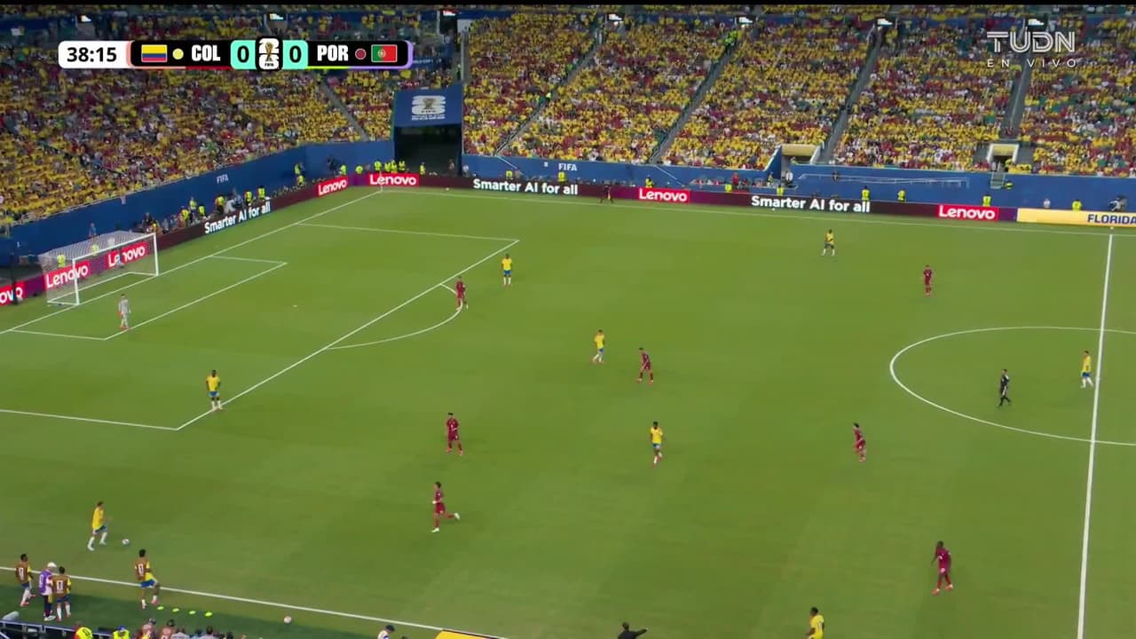 ¡TIRO ATAJADO! disparo por Bruno Fernandes.