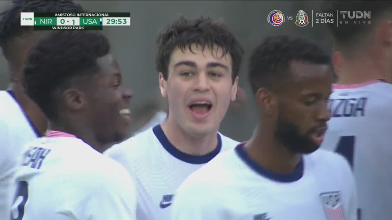 ¡Celebra Gio Reyna! Se anima de larga distancia y marca el 0-1