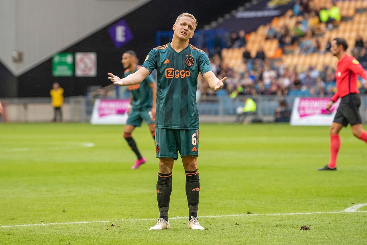 Donny van de Beek anotó el primer gol de su equipo. ¿Será su último como ajacied?