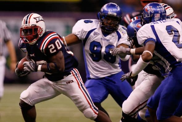 Tackles defensivos: 3. Donatari Poe, Memphis - Altura: 1.96 m - Peso: 159 kg