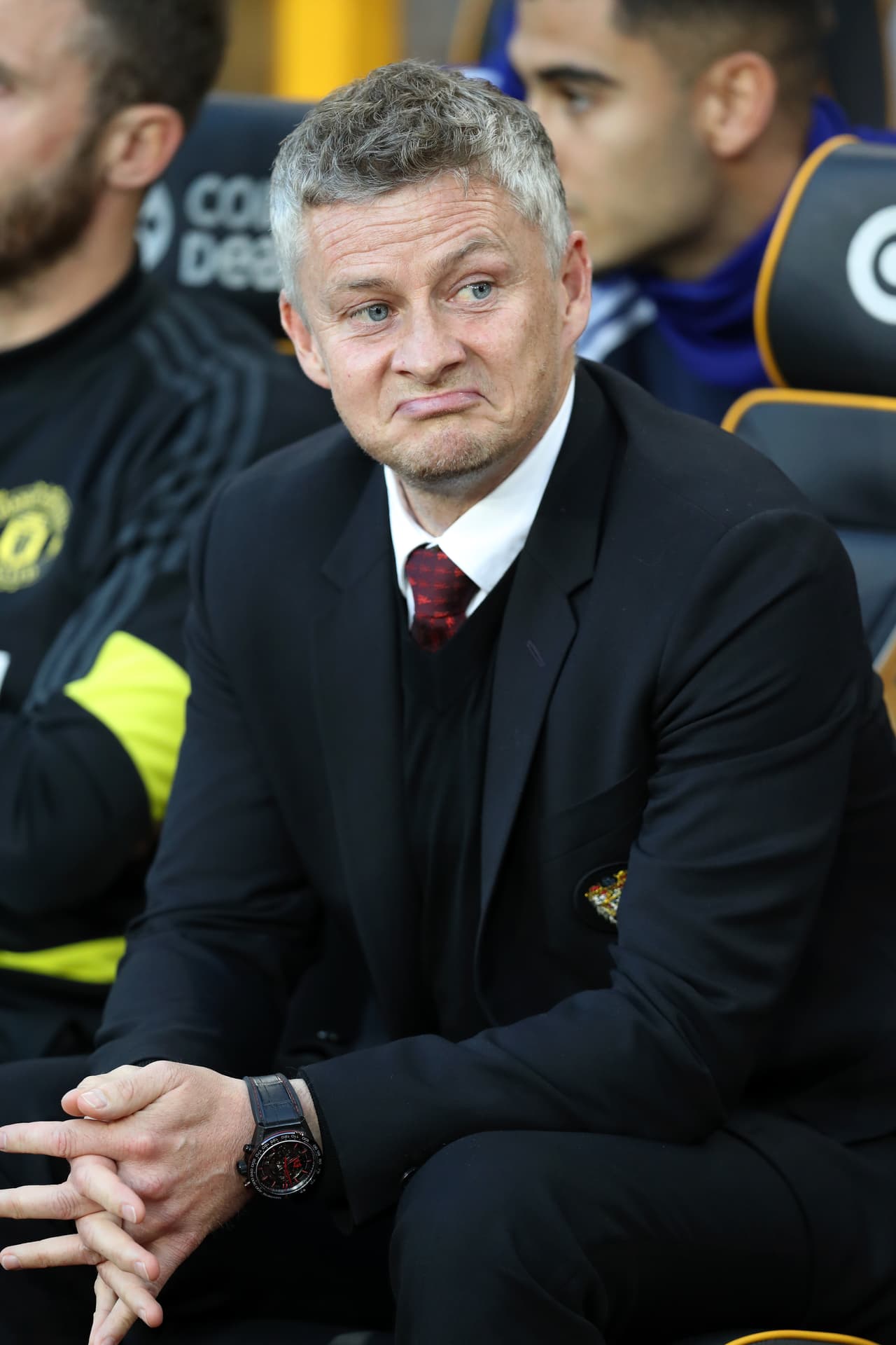 El Técnico Ole Gunnar Solskjaer del Manchester United se nota tranquilo ante el Wolverhampton.