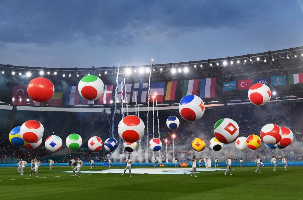La inauguración de la Euro 2020lució espectacular con banda en vivo, globos, fuegos articifiales y la increíble presentación de Andrea Bocelli.