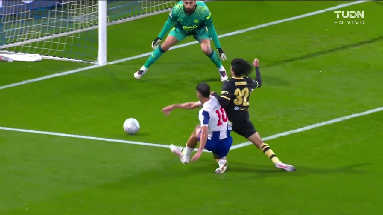 ¡Era el primero! Gabri Veiga estaba adelantado y se pierde el gol