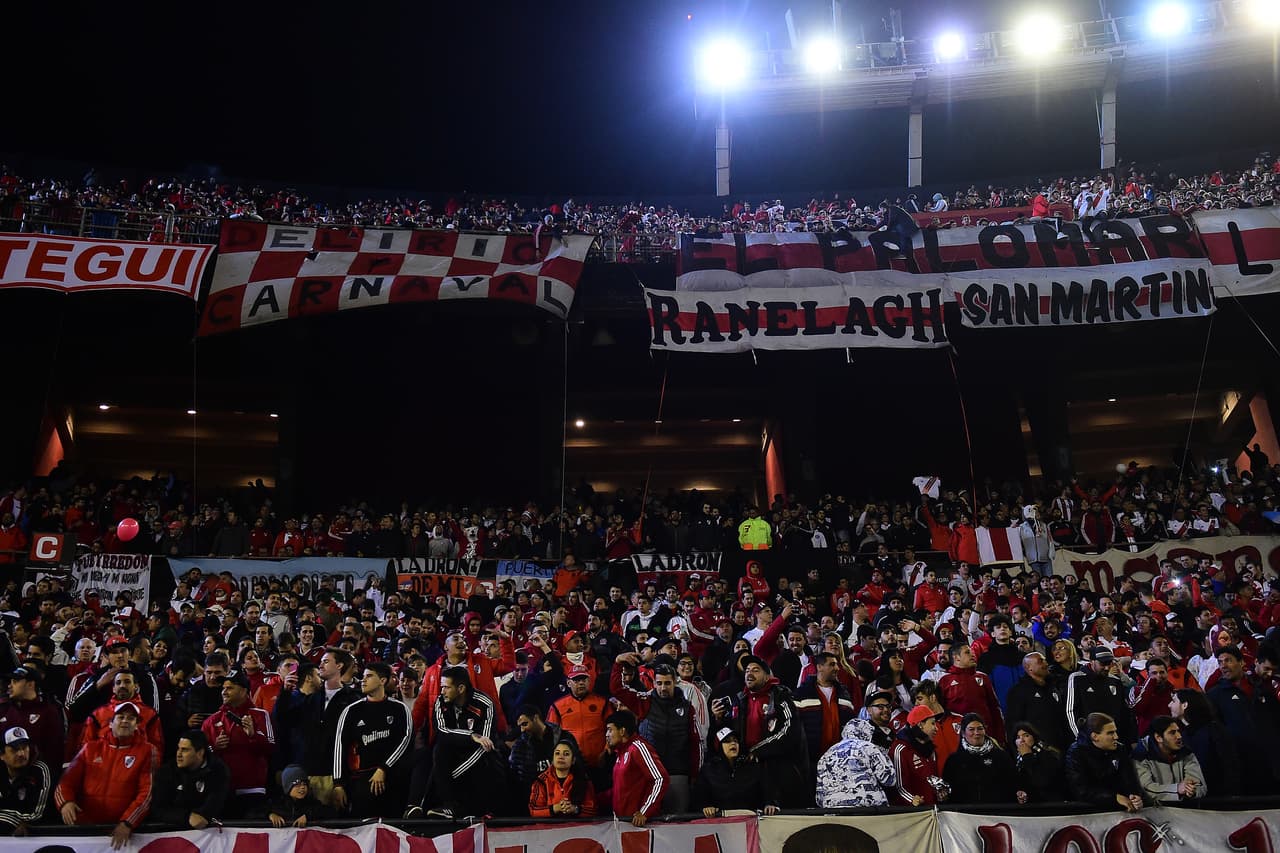 Aficionados y jugadores se alistan para el duelo de semifinales por la Copa Libertadores.