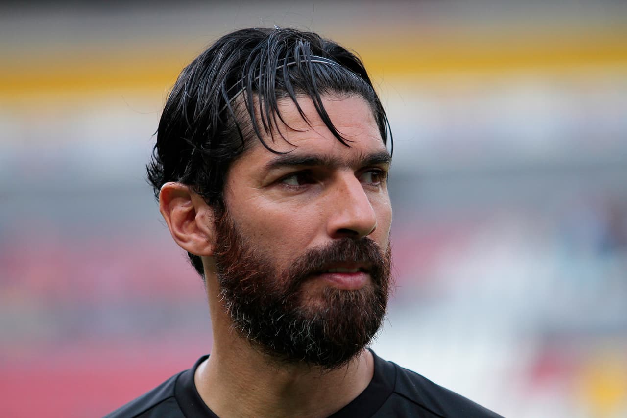 Sebastián 'Loco' Abreu de 42 años juega en el Club Atlético Boston River de Uruguay.