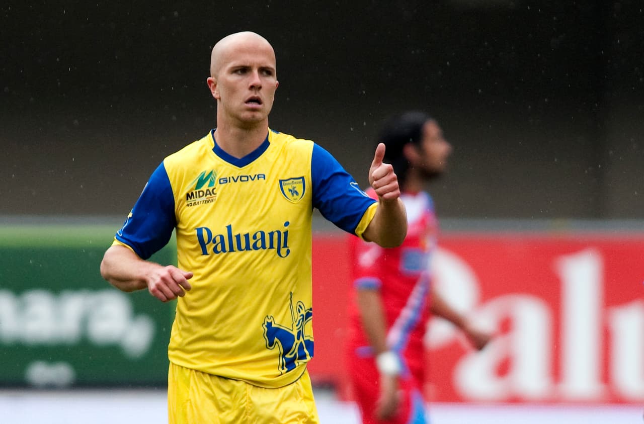 Además de su lengua natal, habla italiano, neerlandés, alemán y español.