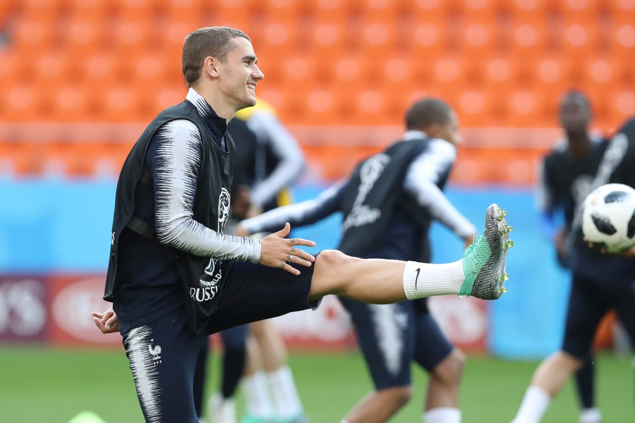 Esa sonrisa de Griezmann se puede deber a que anotó un gol para Les Bleus y a que su situación con el Atlético de Madrid se solucionó.