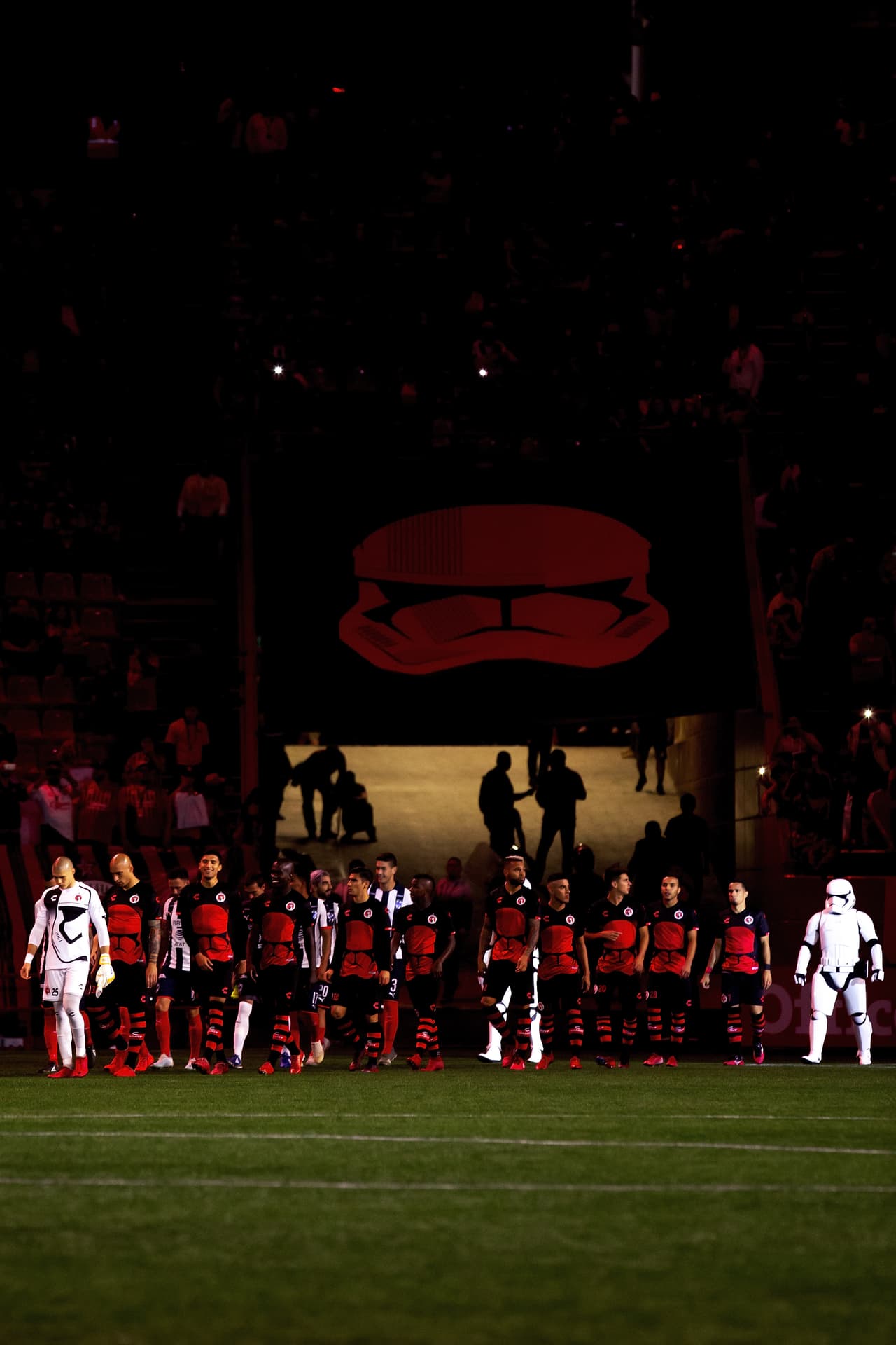 Una noche dedicada a Star Wars, así fue como se presentó Xolos para su partido de la Fecha 18 ante Rayados.