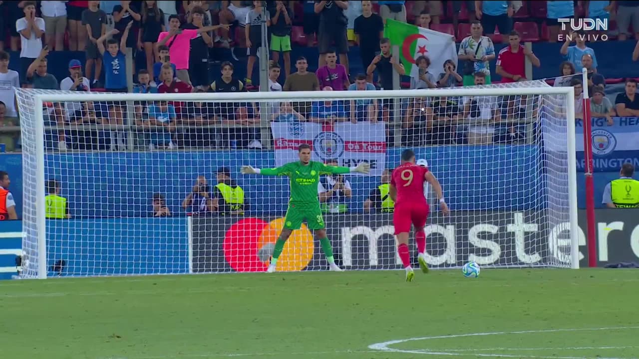 ¡GOL!  anota para Manchester City. Mateo Kovacic