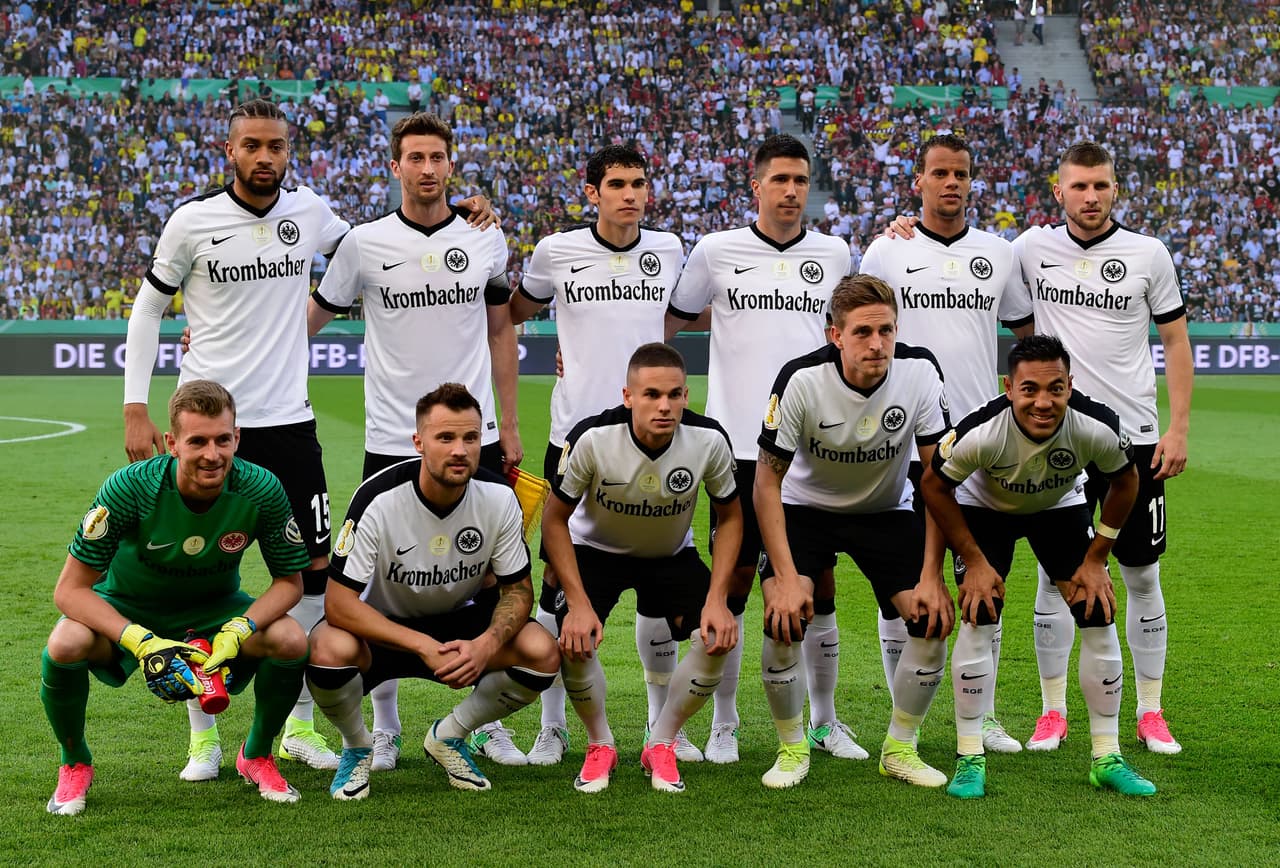 El mexicano Marco Fabián fue titular en el equipo de Frankfurt, que tenía el triunfo como objetivo para salvar el final de temporada.