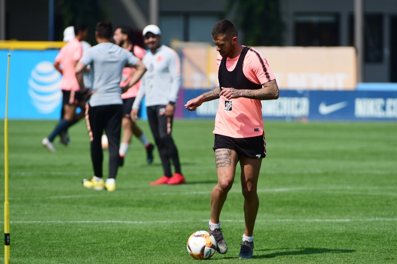 América confirmó la baja de Nicolás Benedetti y las lesiones de Nicolás Castillo y Oribe Peralta, pero sigue la evolución de Jérémy Menez y Roger Martínez que volvieron a la actividad en la Liga MX tras sus lesiones.