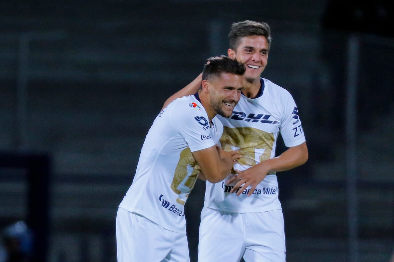Iniestra sabía que había anotado un señor gol y por eso la sonrisa de lado a lado para desfogar el sentimiento. Como plus, el balón pegó en el poste y luego se incrustó en la red.