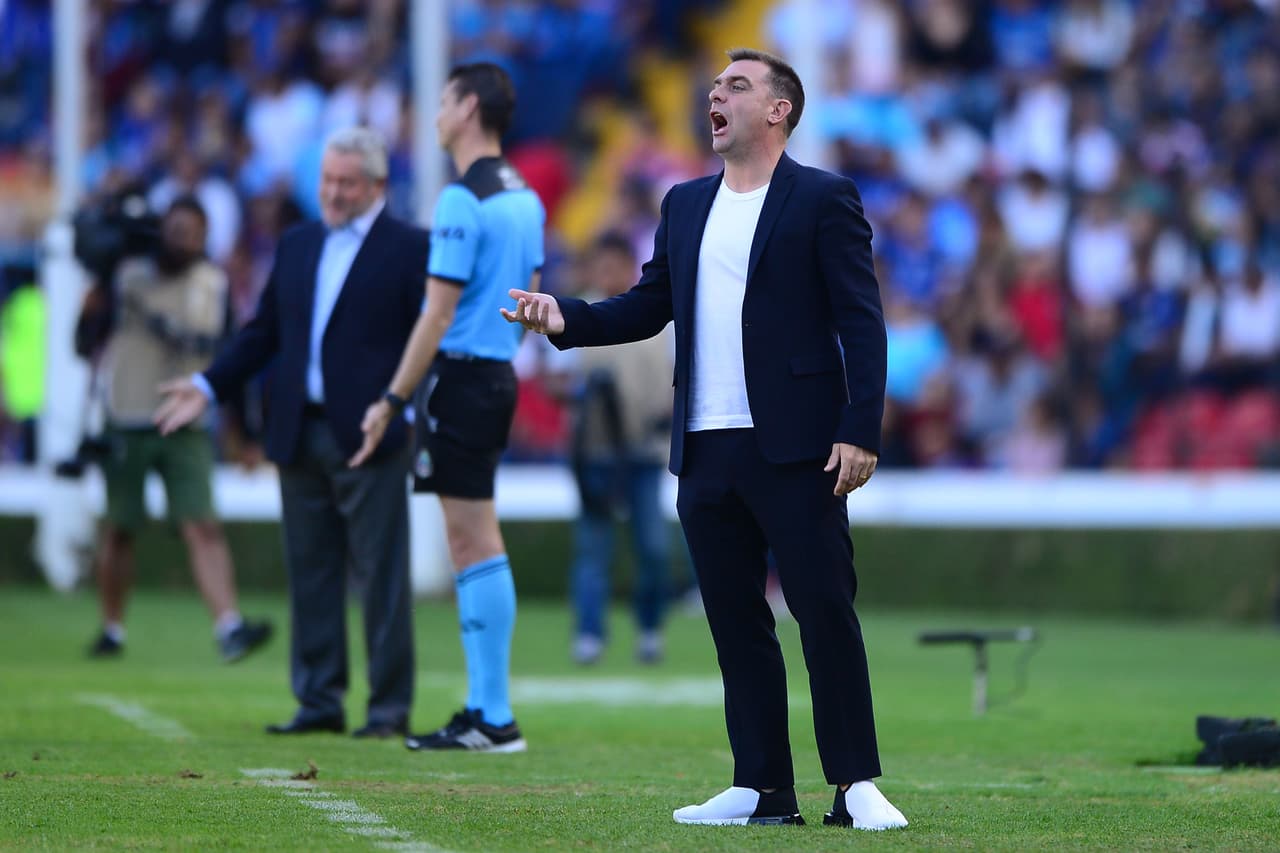 Pablo Guede - Monarcas - Novato
<br>
<br>El entrenador español es el más joven dentro de los 8 técnicos de la liguilla con 35 años. Además de ser el más joven tambien comparte con Guillermo Almada la distinción de llegar a disputar su primer Liguilla en la que Morelia llega como séptimo lugar de la tabla.