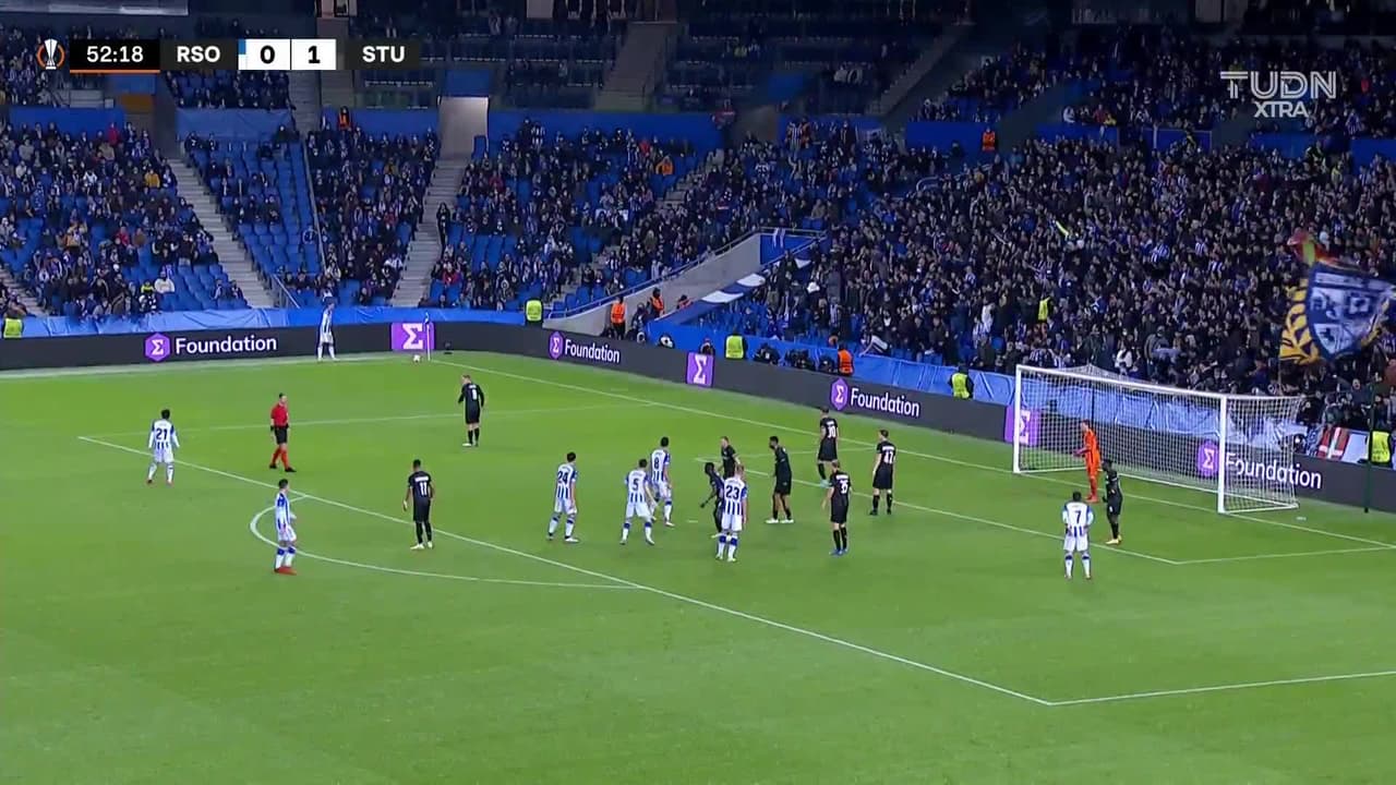 ¡GOL!  anota para Real Sociedad. Alexander Sørloth