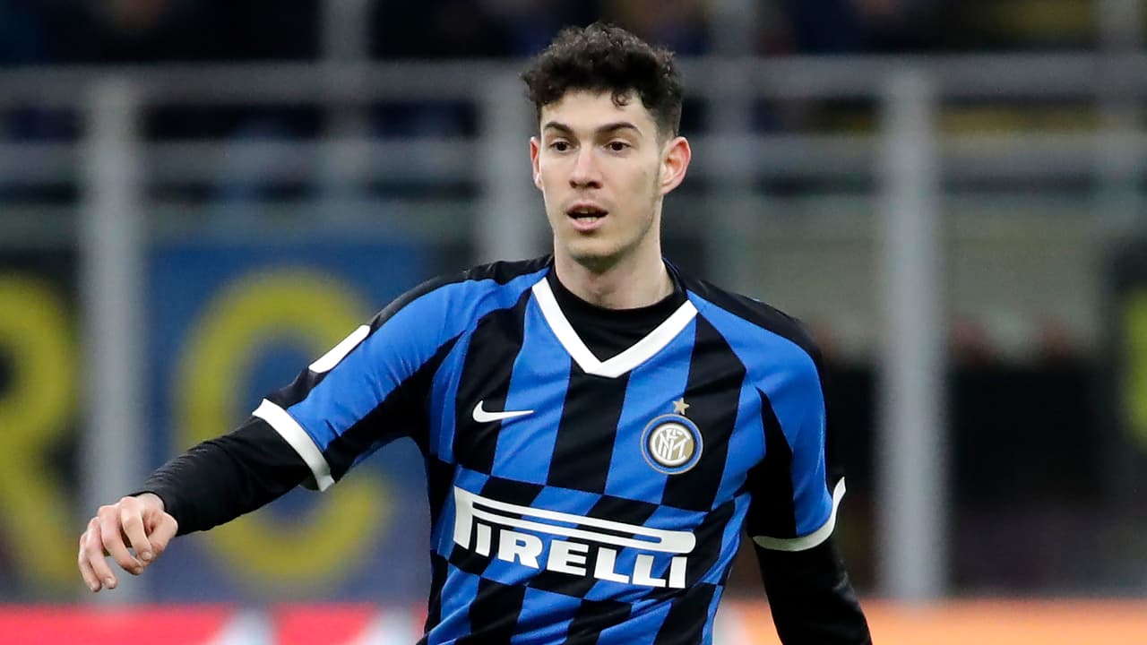 Alessandro Bastoni | El zaguero del inter incrementó 26 millones dólares para quedar en 53 millones en su valor de mercado.