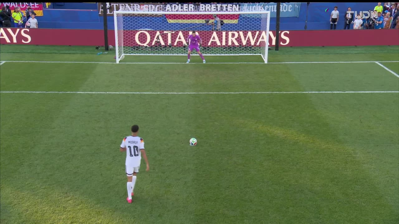 ¡GOL!  anota para Alemania. Jamal Musiala