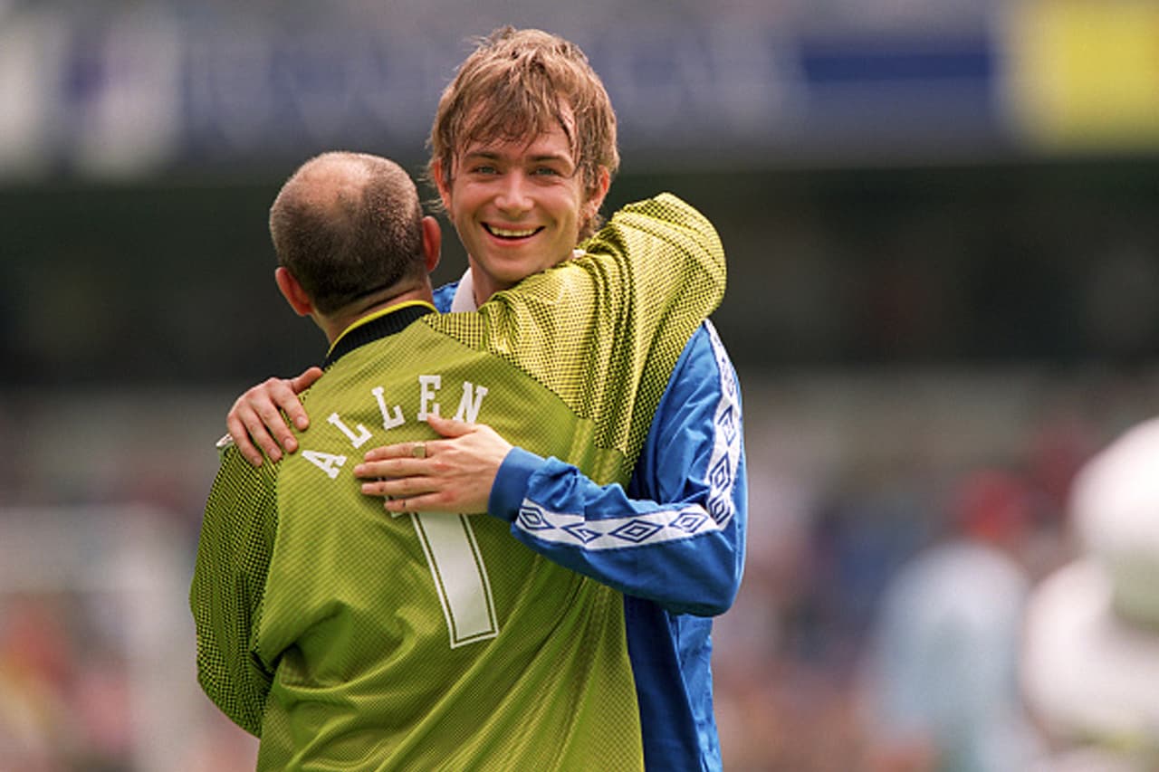 Capitulo 1.- La Isla que juega fútbol escuchando rock: Gran Bretaña, la guitarra y el balón