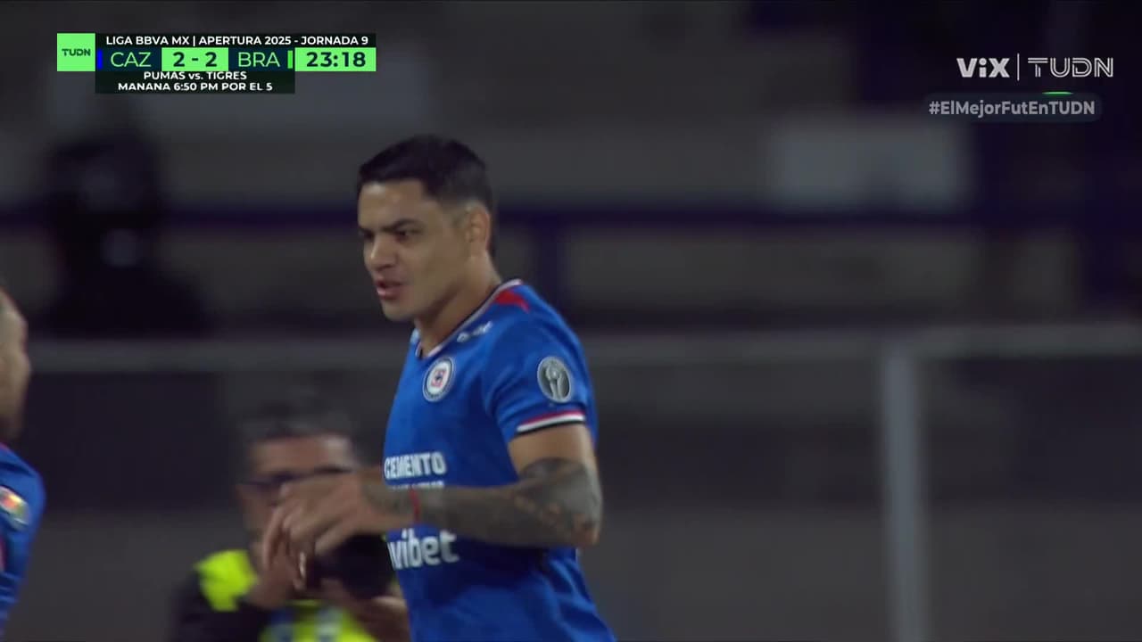 ¡Golazo de Cruz Azul! El 'Toro' Fernández destruye la portería de Juárez