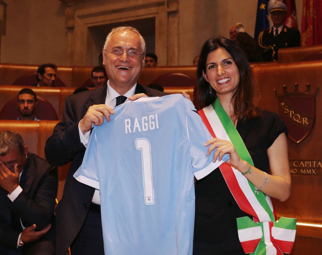 Los jugadores de la Lazio fueron recibidos en el Capitolio por la alcaldesa de la ciuda de Roma, la señora Virginia Raggi, para homenajear al equipo de la capital italiana por su éxito del pasado 15 de junio, cuando conquistaron la edición 2019 de la Coppa Italia, al vencer 2-0 al Atalanta y con lo que se clasificaron a la fase de grupos de la UEFA Europa League 2019-20. Además de la alcaldesa Raggi, estuvieron el presidente del equipo, Claudio Lotito, el técnico Simone Inzaghi, y todos los jugadores de la plantilla de las Águilas. Incluso hasta la emplumada mascota estuvo presente.