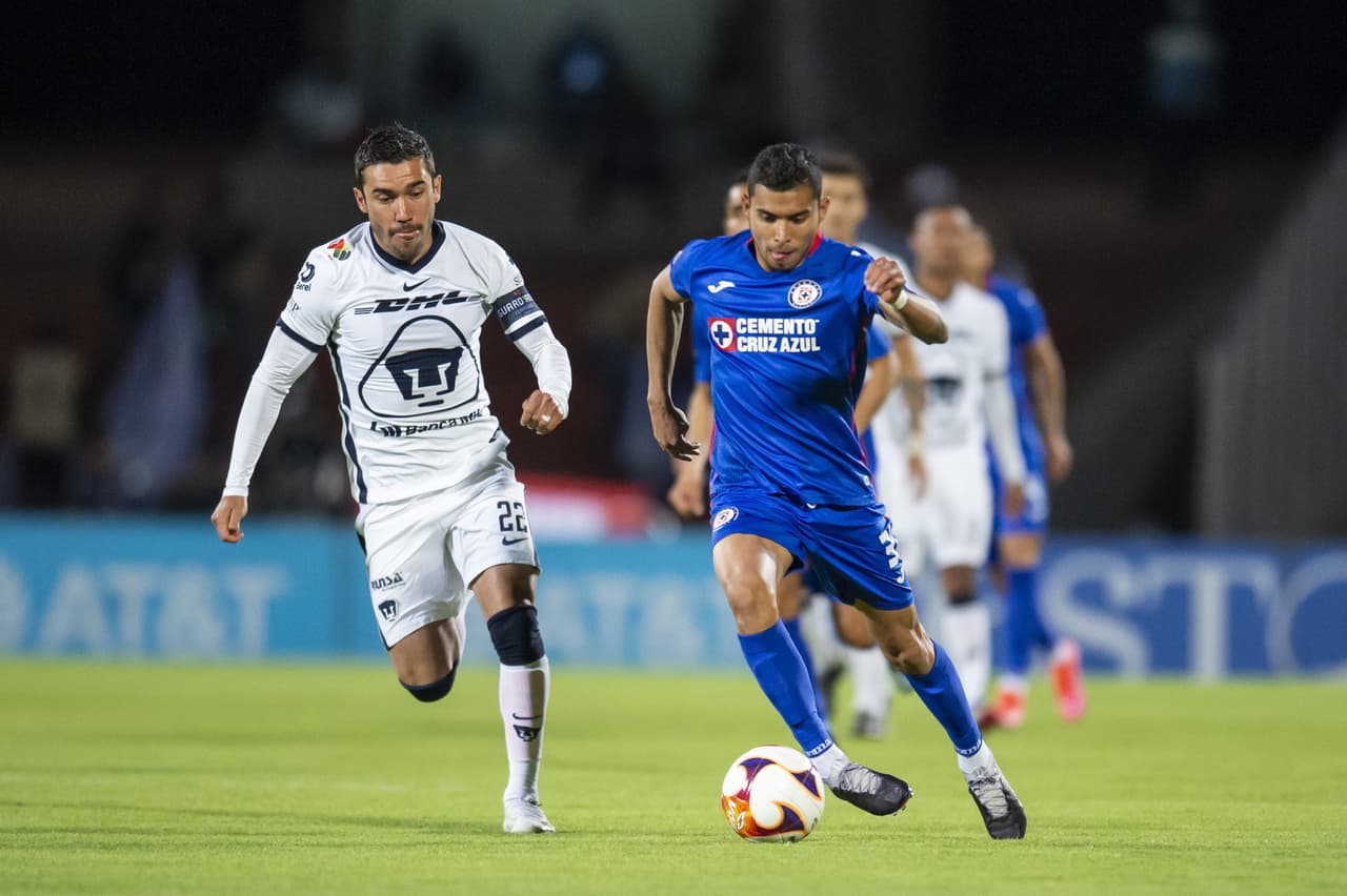 Con gol de Jonathan Rodríguez desde los once pasos, Cruz Azul sale victorioso en su visita a los Pumas 0-1. Cruz Azul retoma el liderato y los Pumas continúan hundidos entre los últimos puestos del torneo.
