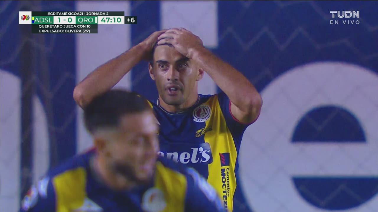 ¡El palo le dijo que no! Berterame falla el segundo del San Luis