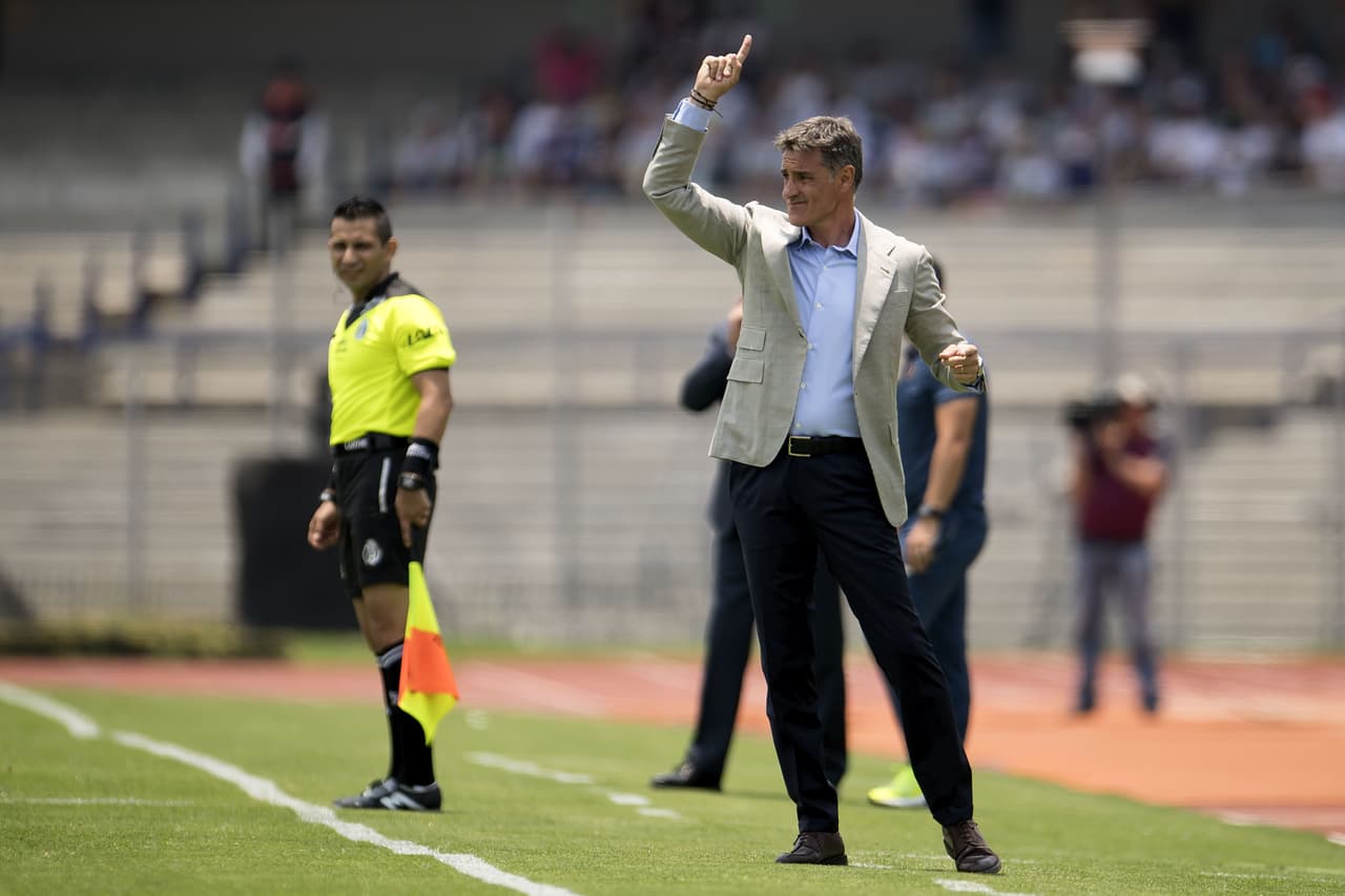 Míchel González, técnico de Pumas.