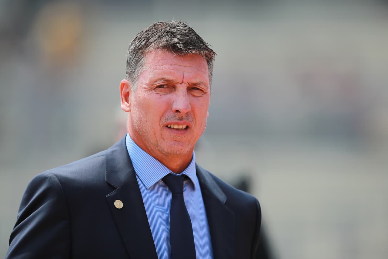 Ya dirigió partidos ante Pachuca con Santos (dos veces) y Veracruz (una vez).