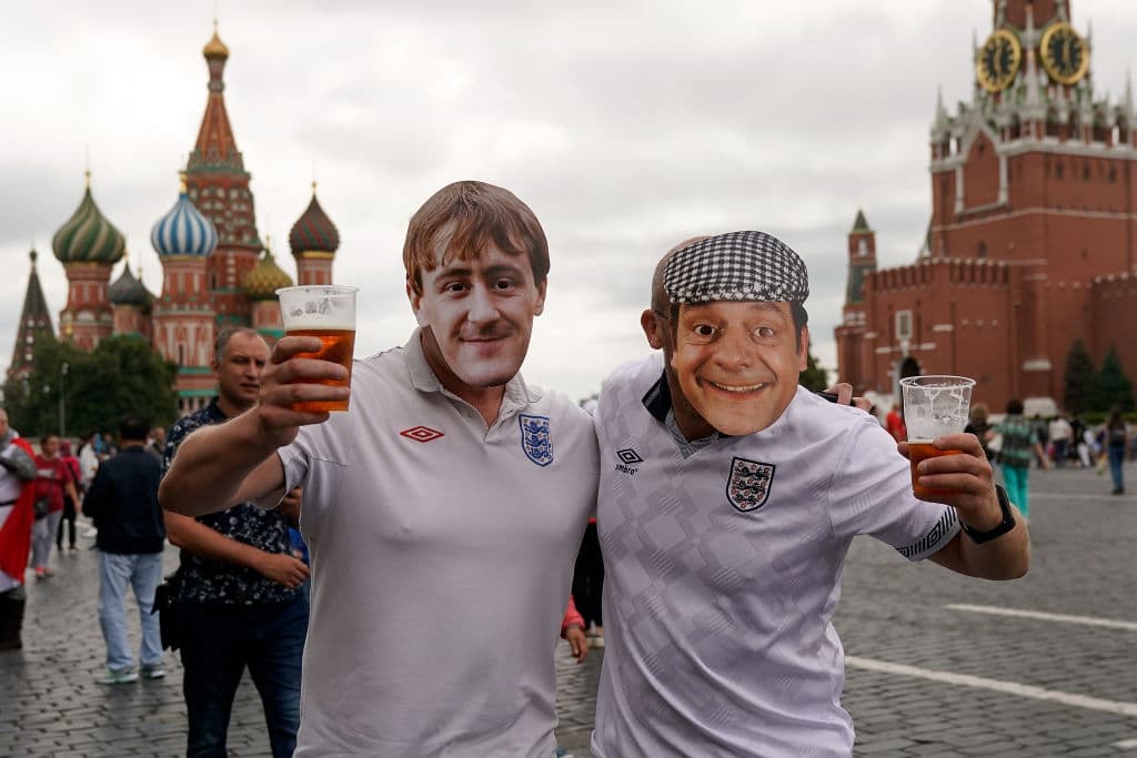 Los fanáticos de Croacia e Inglaterra ponen su colorido y alegría en medio de la definición del segundo finalista en la fiesta de las semifinales del Mundial de Rusia 2018.