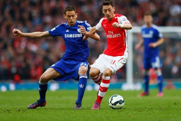 El partido fue de mucha lucha por parte de los dos equipos pues sabían que se jugaba mucho, los Gunners aspiraban a acortar diferencias con los líderes.