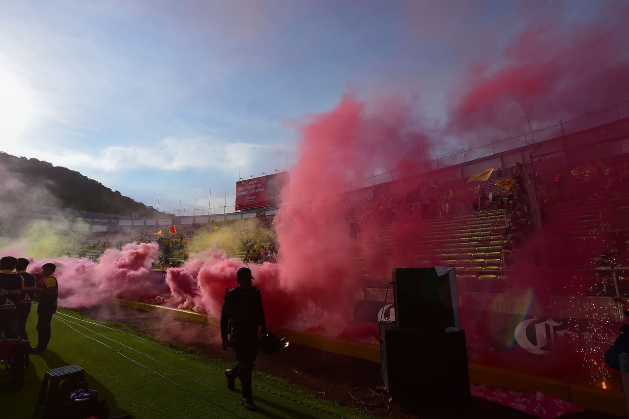 Los colores de la fiesta se prendieron en el estadio José María Morelos y Pavón en el duelo entre Monarcas Morelia y Santos Laguna en la segunda fecha del Apertura 2018 de la Liga MX.