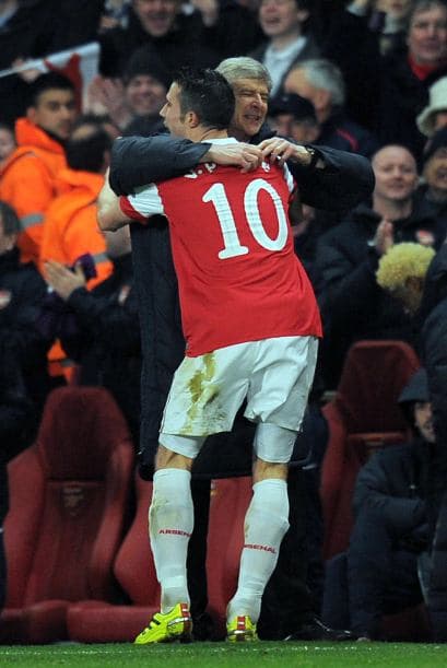 Al festejar, salió corriendo para abrazar a su técnico... de quien hablaremos más adelante.