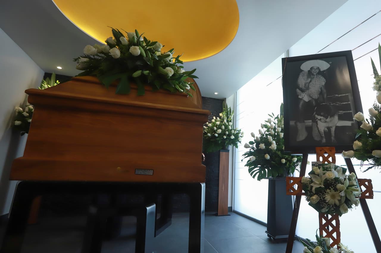 Los seres queridos del ex luchador Pedro "Perro" Aguayo, quien falleció a los 73 años de edad, estuvieron en el funeral de la leyenda de la lucha libre mexicana, celebrado en Gayosso.