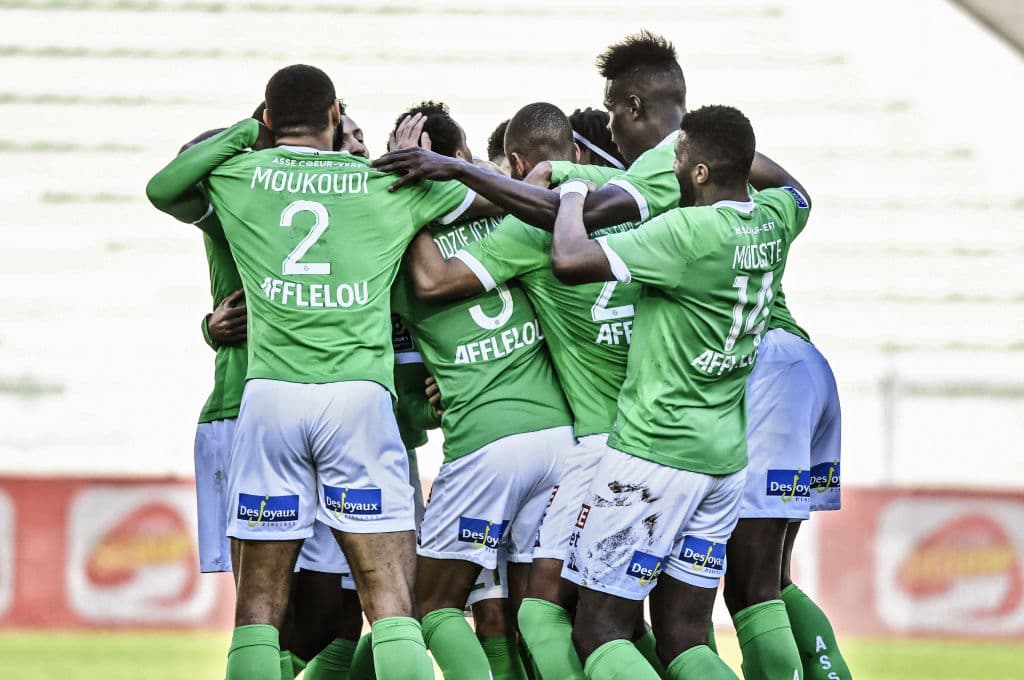 La jornada 24 del futbol francés cerró con 7 victorias, Stade Brestois 29 venció 2-1 a Bordeaux, Montpellier se impuso en casa 4-2 al Dijon, Nimes Olympique perdió en su estadio 3-4 frente al Mónaco, Nice goleó 3-0 a Angers, Sain Etienne se impuso por la mínima a Metz, Nantes cayó en casa frente al líder Lille 0-2 y el PSG salió victorioso en su visita al Olympique de Marseille.