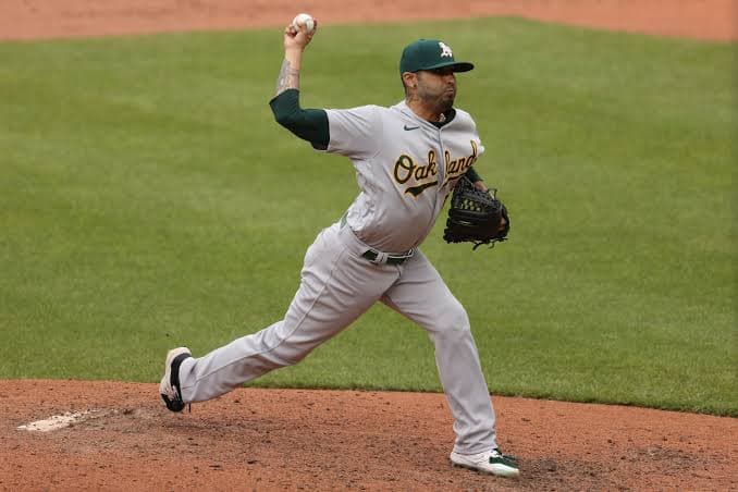 Sergio Romo lanza siete entradas y no permite hit ni carrera