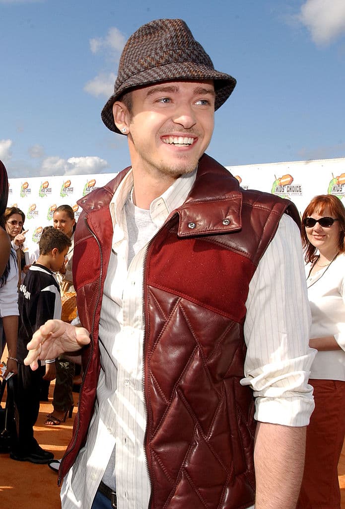 Proveniente de Memphis, Tennessee, inició su carrera como cantante en el Club de Mickey Mouse.