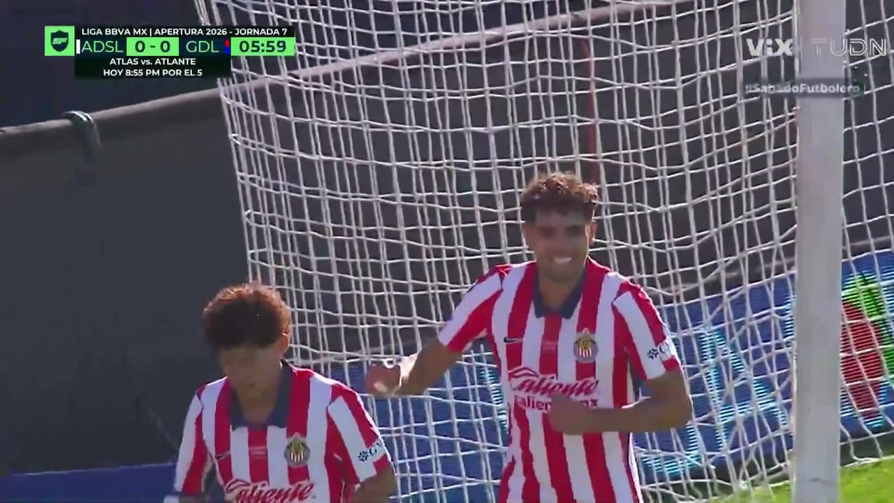 ¡Gol de las Chivas! Primero Marín al palo y Sánchez empuja para el 0-1
