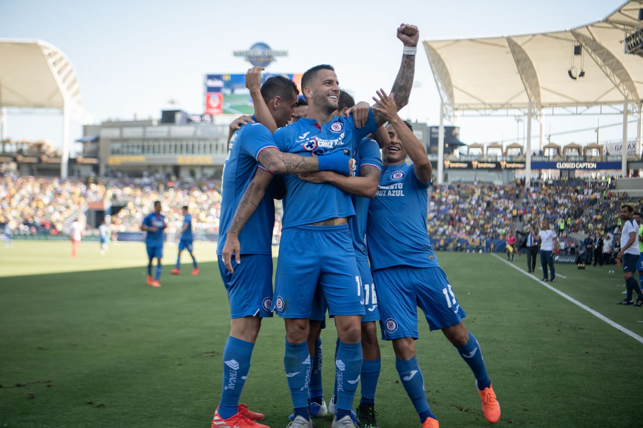 A los 47 minutos Édgar Méndez se encargaba de marcar el 3-0 tras un centro de Adrián Aldrete que llegó a empalmar de primera en el área el extremo cruzazulino.