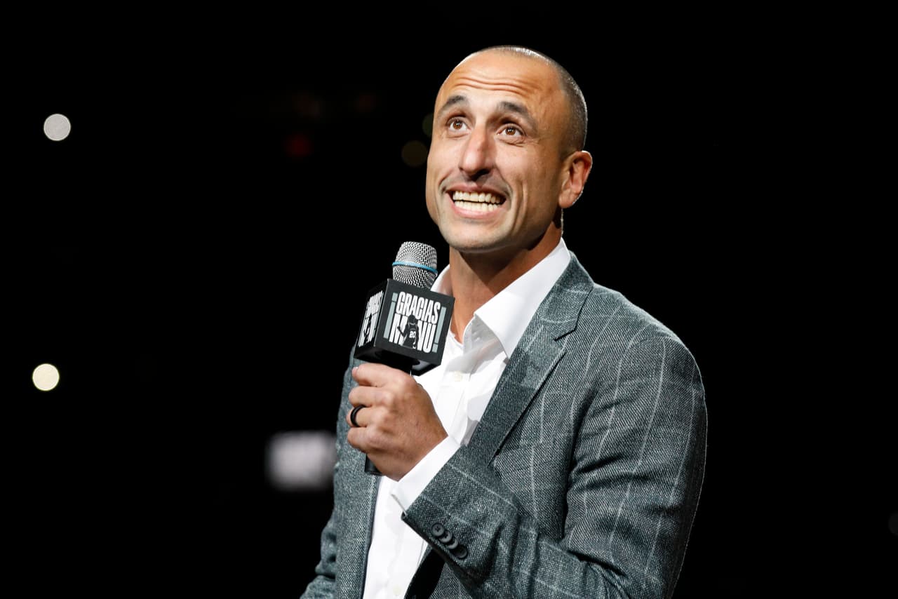 Emotivo, con lágrimas y conmovido por las palabras de Gregg Popovic, Boris Diaw, Fabricio Oberto, Tony Parker, Tim Duncan y otros personajes, incuyendo a su familia, el momento fue espectacular.