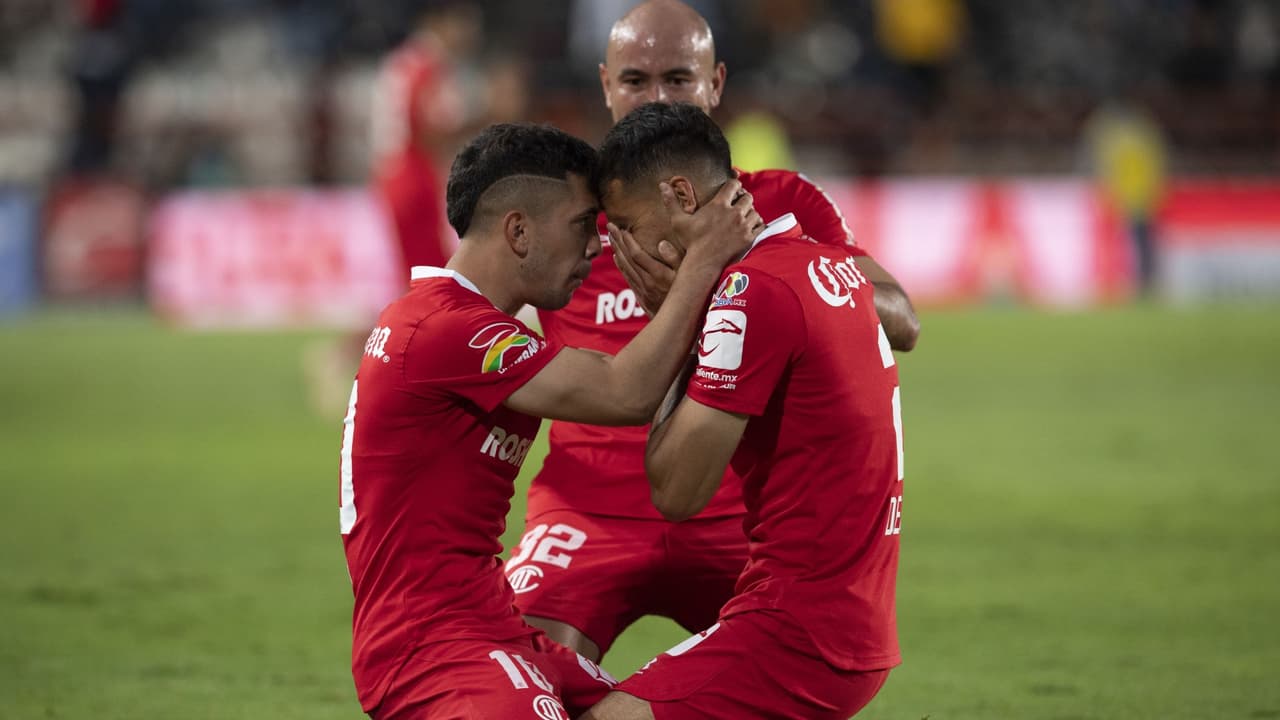 'Dedos' López anota y dedica el gol al cielo en memoria de su madre