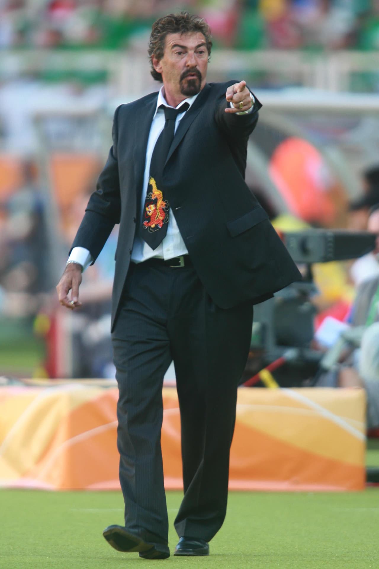 Para finales de 2006, Lavolpe cerró suciclo con el 'Tri' y se fue a Boca Juniors, donde perdió el título del torneo argentino, y luego a Vélez Sarsfield, donde apenas duró algunos partidos.