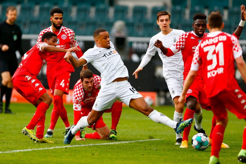 En los últimos minutos, Mainz arrebató el triunfo al Mönchengladbach dejando el marcador 1-2. Mainz llegó a 17 puntos y es penúltimo general; M’Gladbach se quedó con 33.