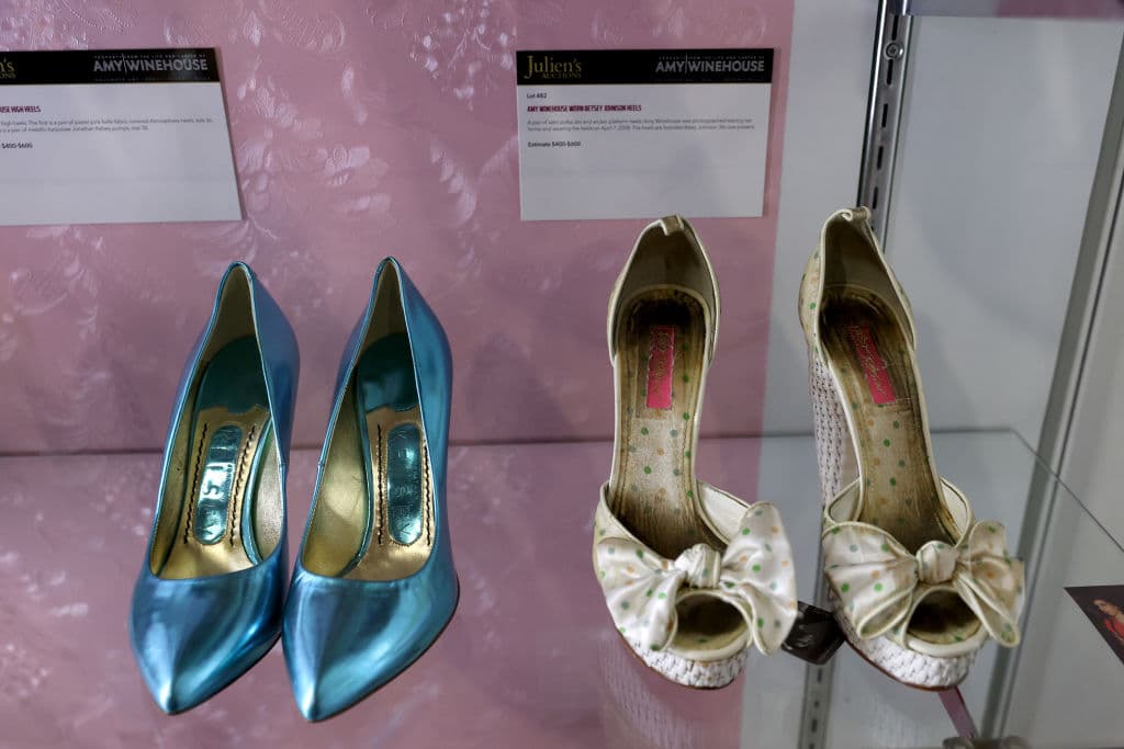 Winehouse murió el 23 de julio de 2011, a los 27 años, por intoxicación accidental por alcohol.