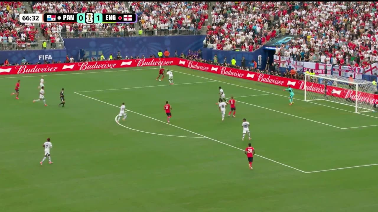 ¡GOL!  anota para Inglaterra. Harry Kane