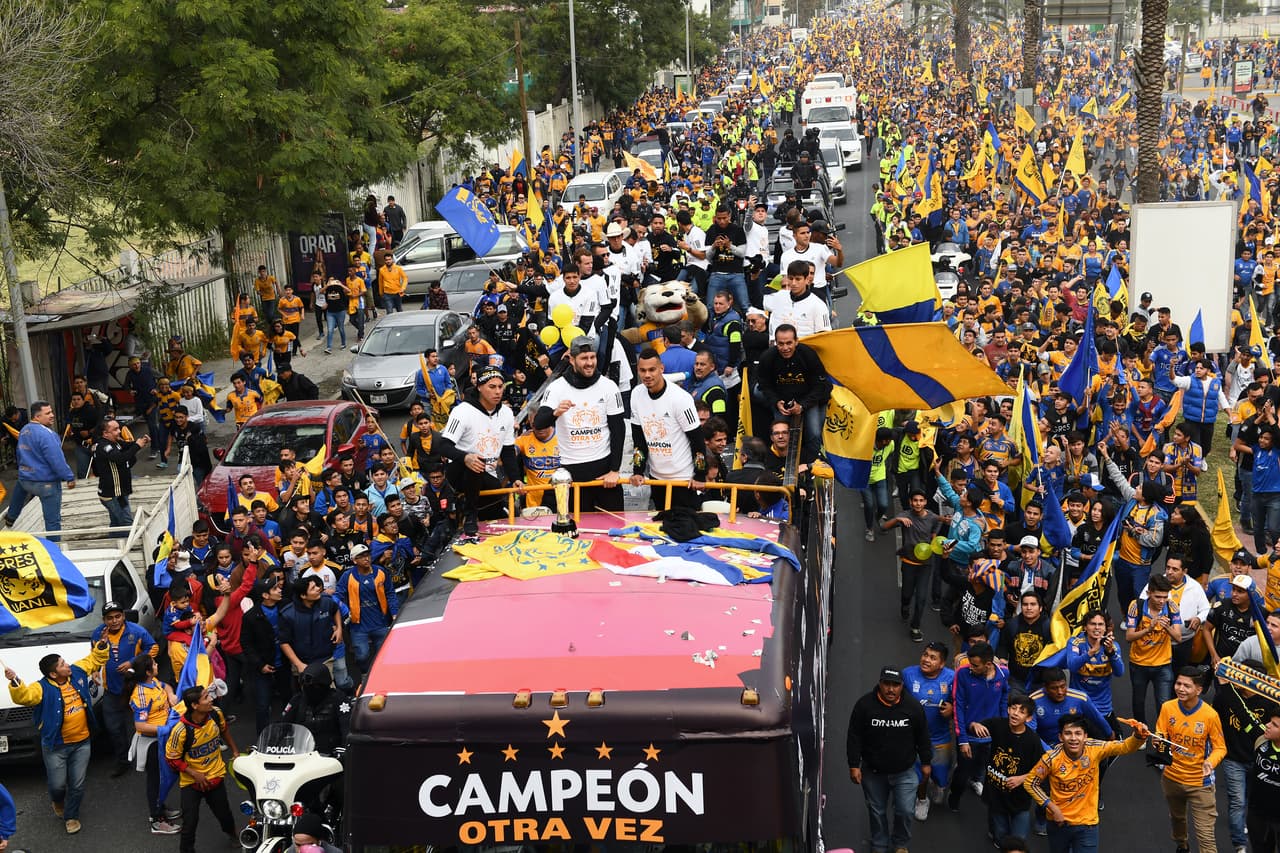 Tigres desfiló por las calles de Monterrey como campeón del Apertura 2017.