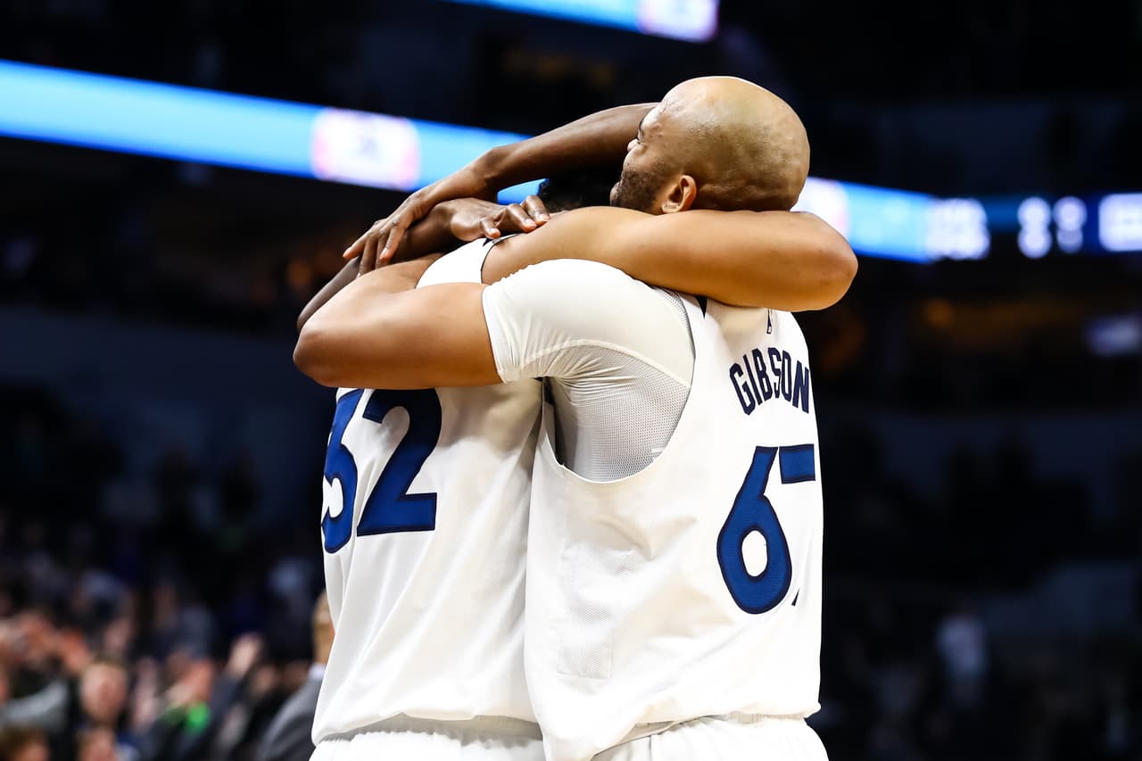Grizzlies 97-99 Timberwolves: un partido muy apretado se disputó en el Target Center de Minneapolis con triunfo para los locales. Jerryd Bayless fue el mejor con 19 puntos, 12 asistencias y siete rebotes que le permiten a los Wolves acercarse a la zona de playoffs.
