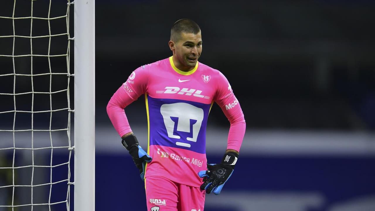 Julio González muestra su enfado por momento de Pumas