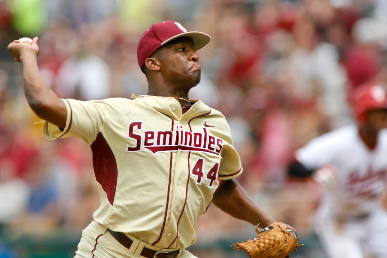 Antes de ser reclutado por los Tampa Bay Buccaneers, Jameis Winston jugó béisbol colegial con los Florida State Seminoles. Fue lanzador y outfielder.