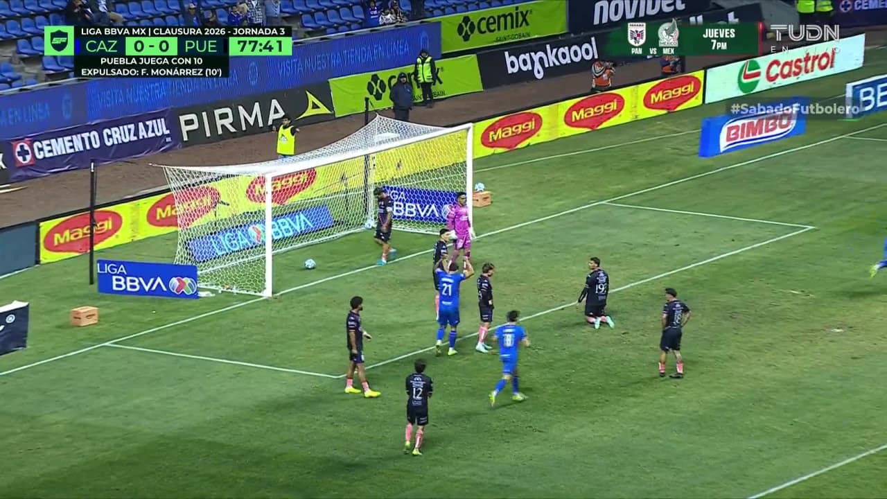¡GOL!  anota para Cruz Azul. José Paradela