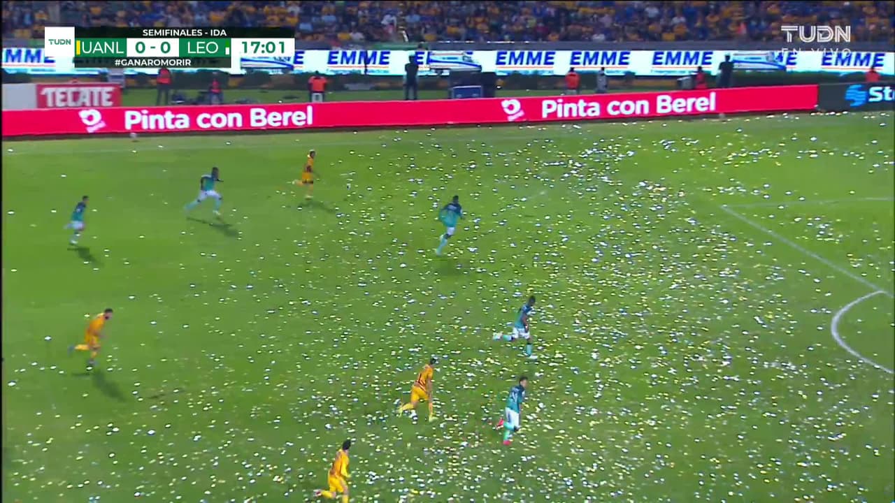 ¡TIRO ATAJADO! disparo por Juan Vigón.