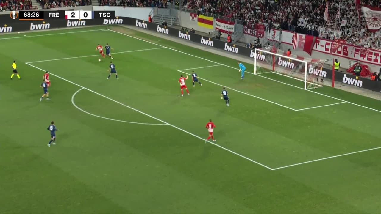 ¡GOL!  anota para Sport-Club Freiburg. Noah Weißhaupt